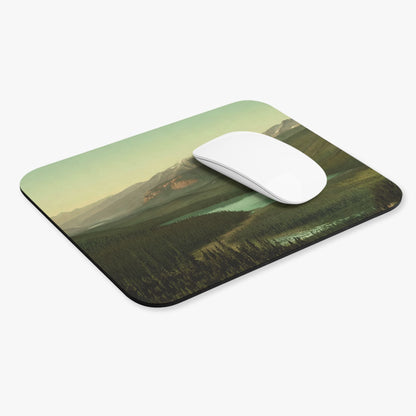 Mountains Computer Desk Mouse Pad With White Mouse