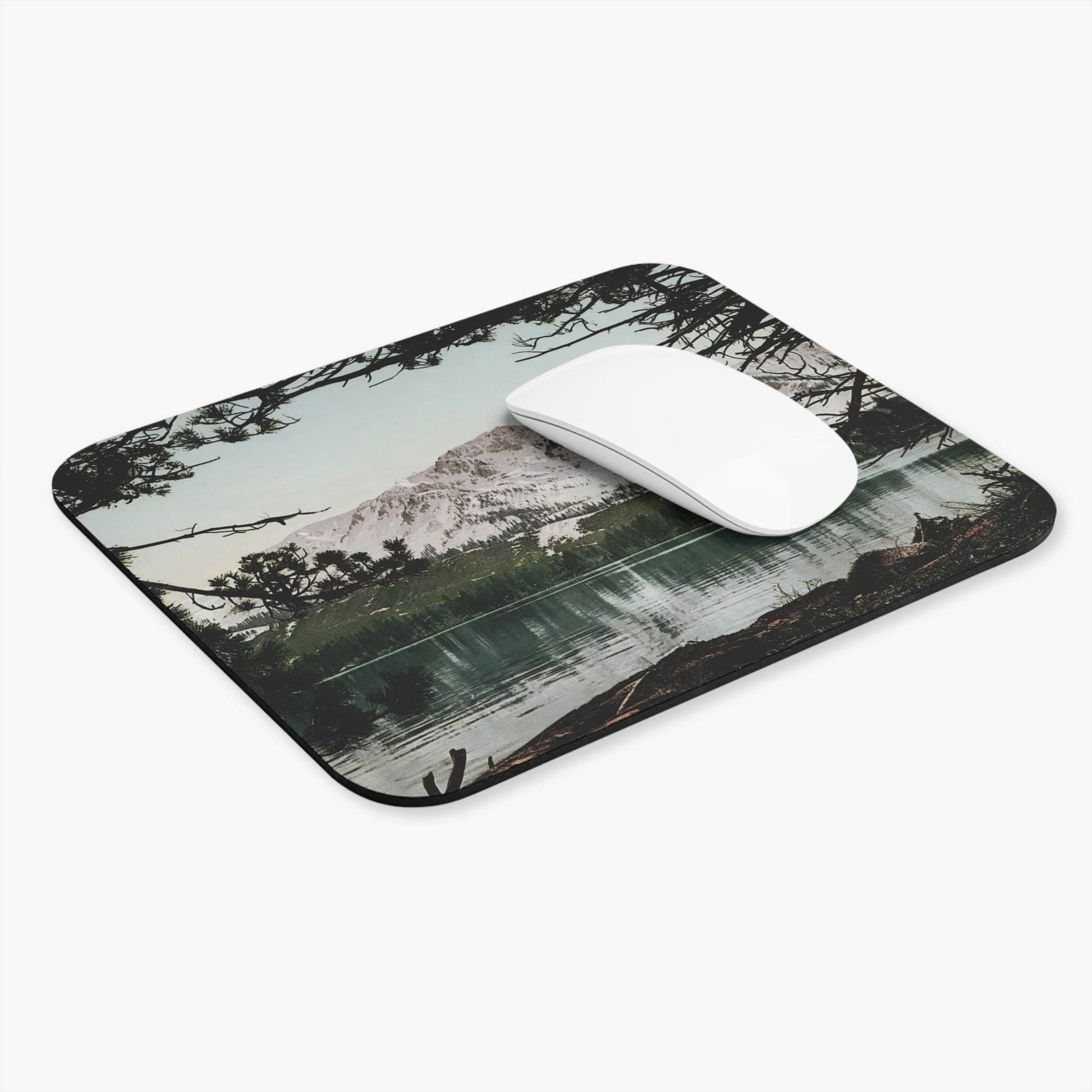 Snowy Mountains Computer Desk Mouse Pad With White Mouse