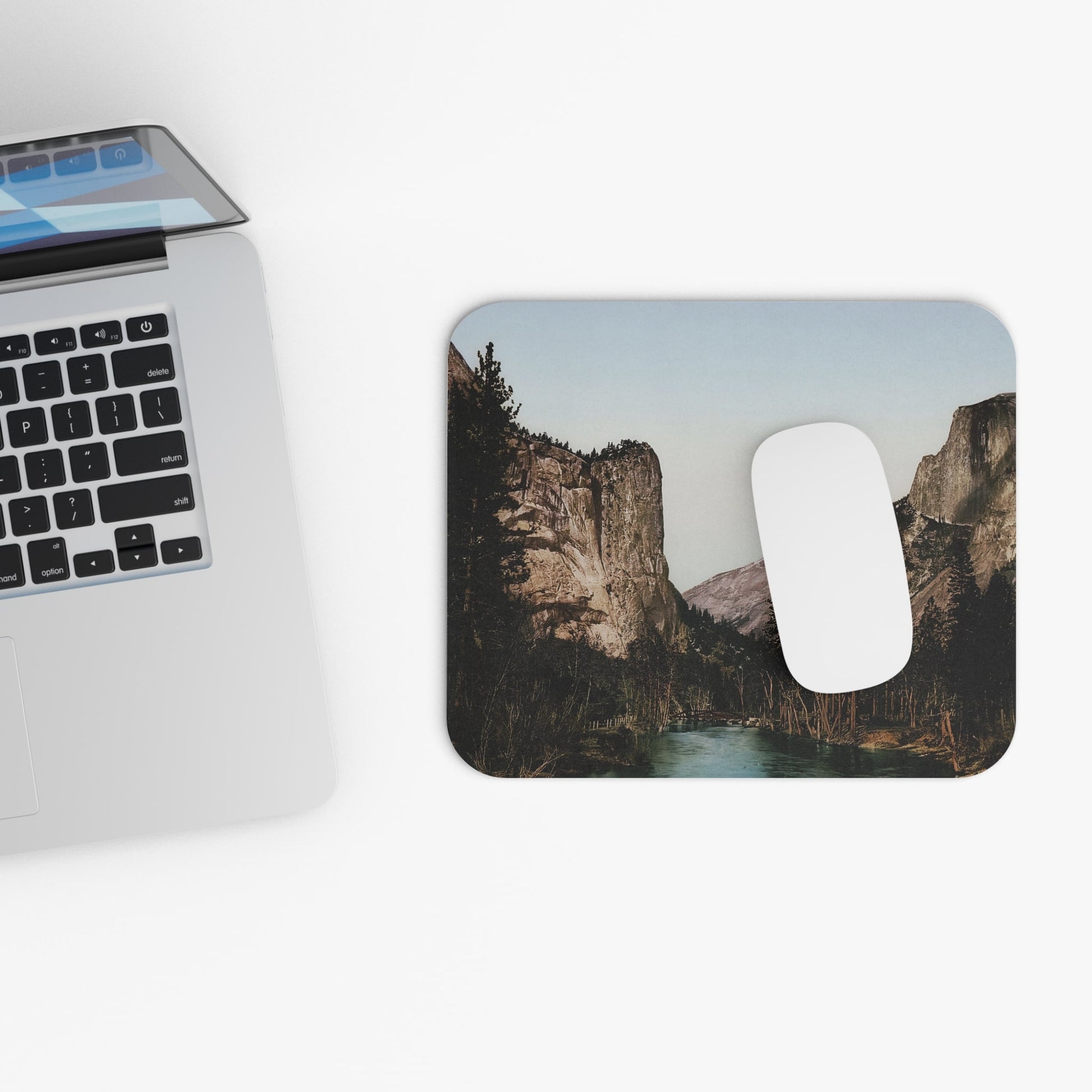 Vintage Yosemite National Park Design Laptop Mouse Pad with White Mouse